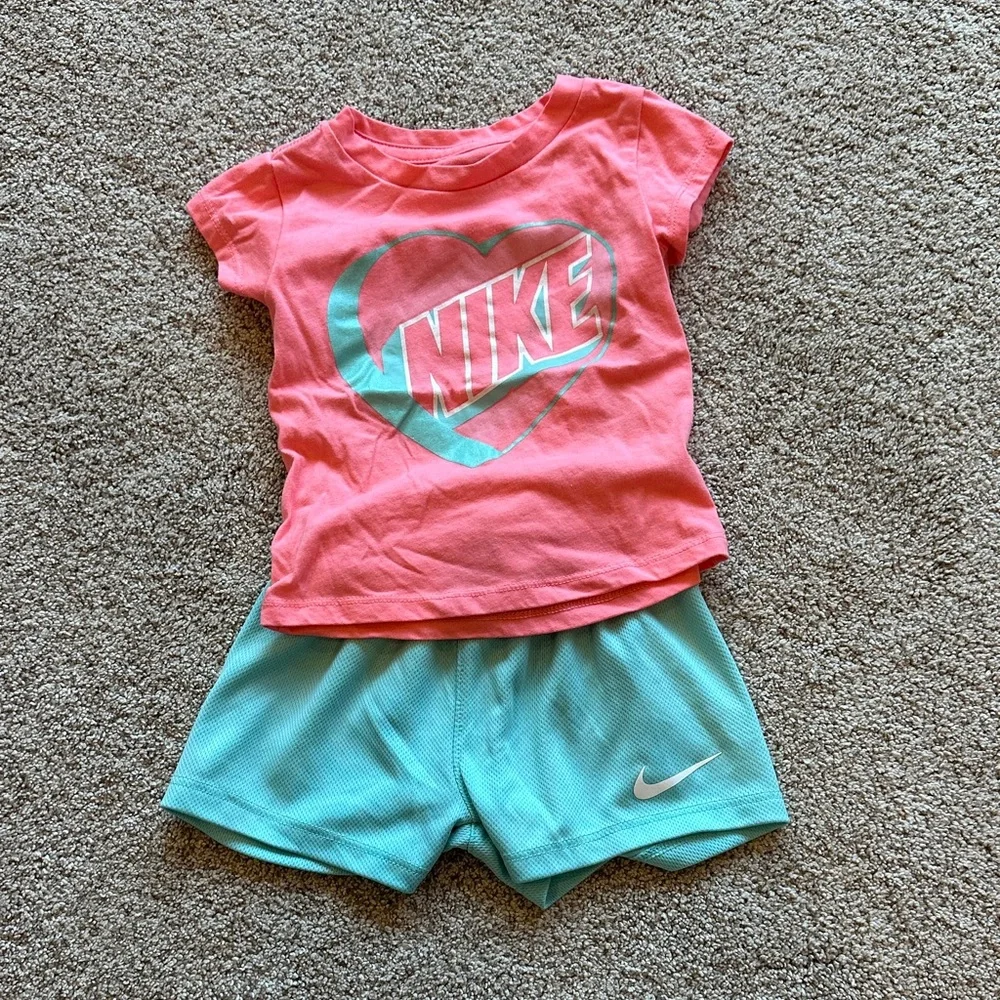 2t Nike Girls Sets BUNDLE! Gray/pink, Pink/navy, Coral & Aqua. 3sets as pictured - Picture 2 of 7